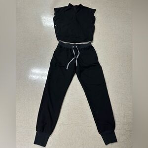 Black Figs Scrub Set medium